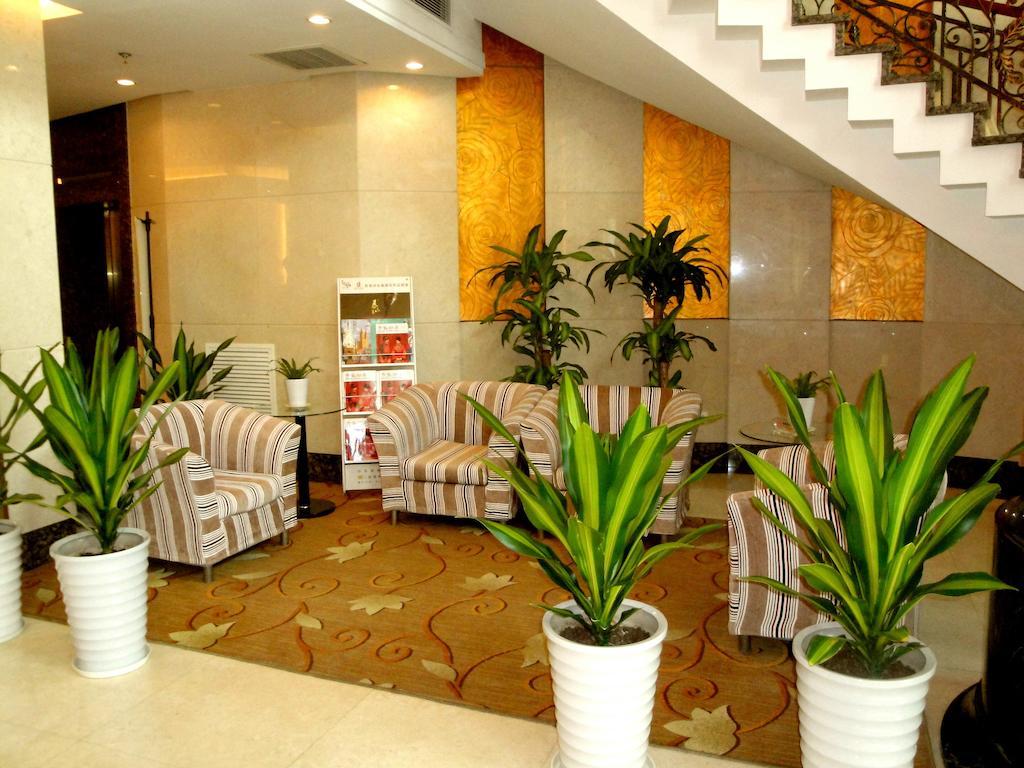 Overseas Chinese International Hotel Циндао Екстериор снимка