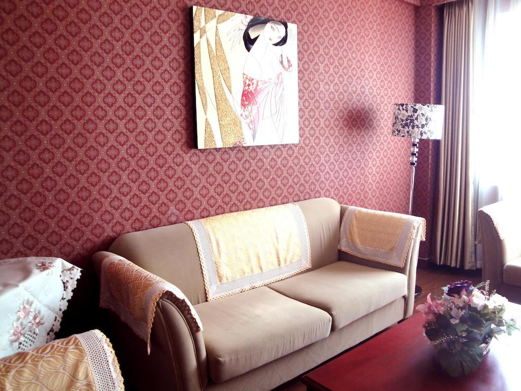 Overseas Chinese International Hotel Циндао Екстериор снимка