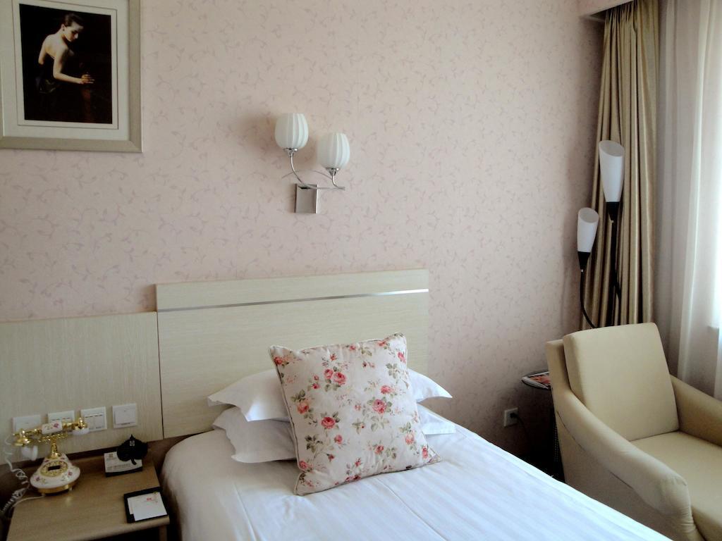 Overseas Chinese International Hotel Циндао Екстериор снимка