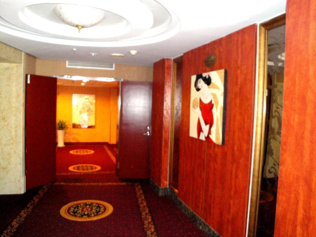 Overseas Chinese International Hotel Циндао Екстериор снимка