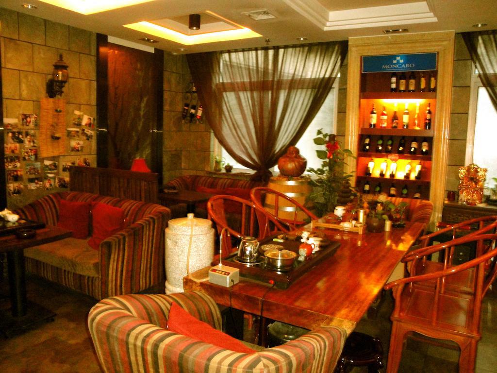 Overseas Chinese International Hotel Циндао Екстериор снимка