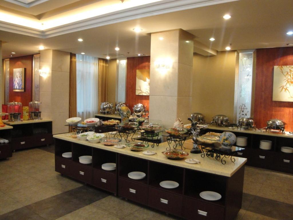 Overseas Chinese International Hotel Циндао Екстериор снимка