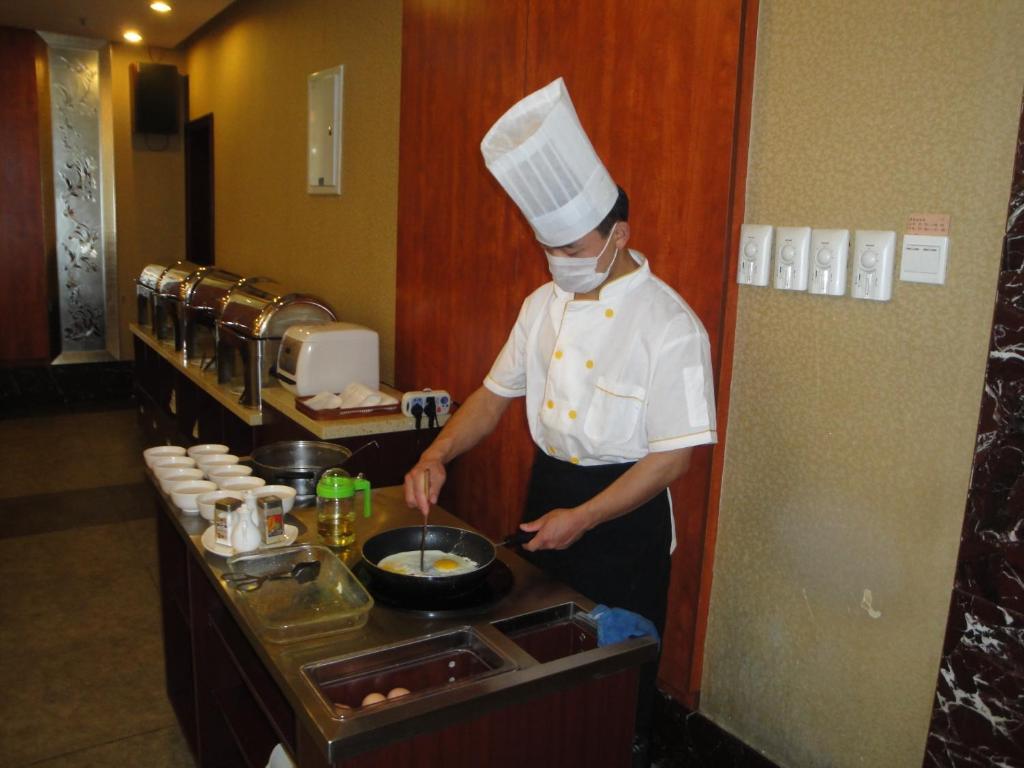 Overseas Chinese International Hotel Циндао Екстериор снимка
