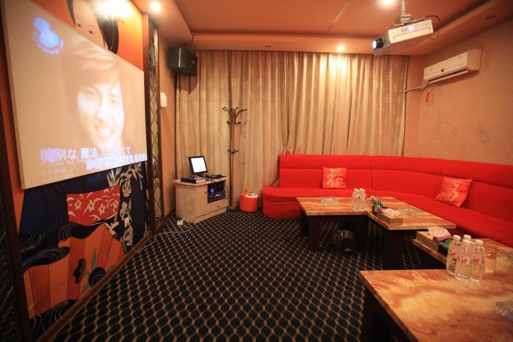 Overseas Chinese International Hotel Циндао Екстериор снимка