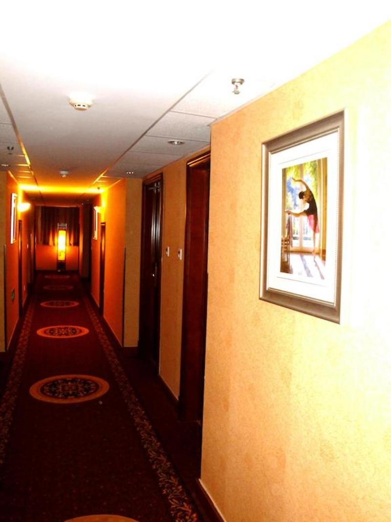Overseas Chinese International Hotel Циндао Екстериор снимка