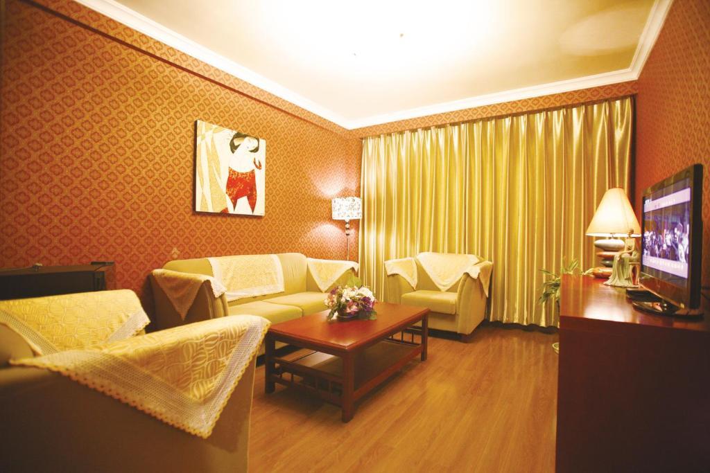 Overseas Chinese International Hotel Циндао Екстериор снимка