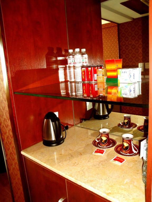 Overseas Chinese International Hotel Циндао Стая снимка