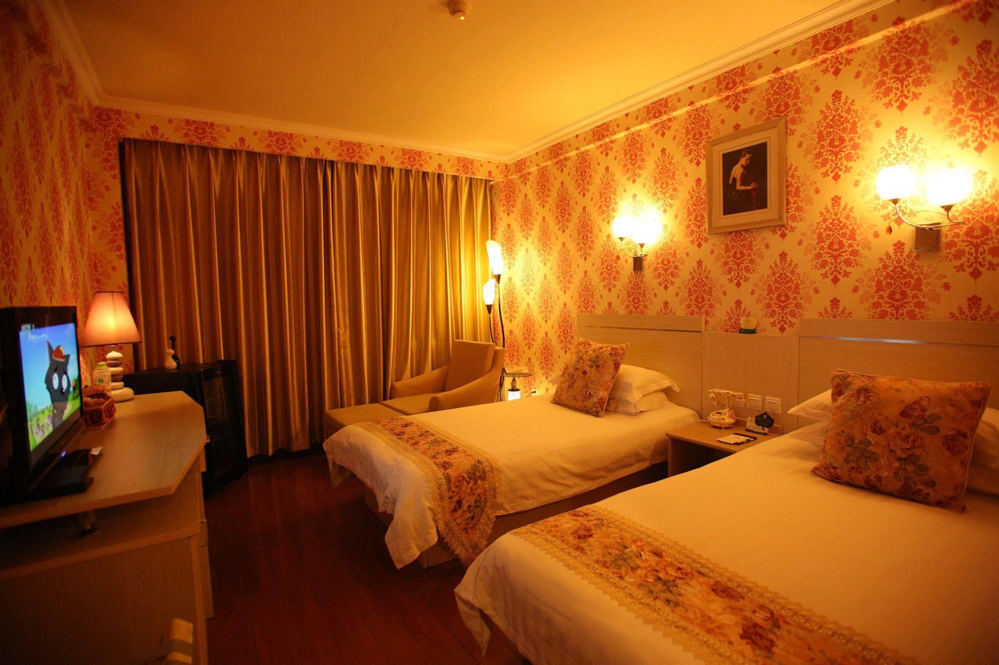 Overseas Chinese International Hotel Циндао Екстериор снимка