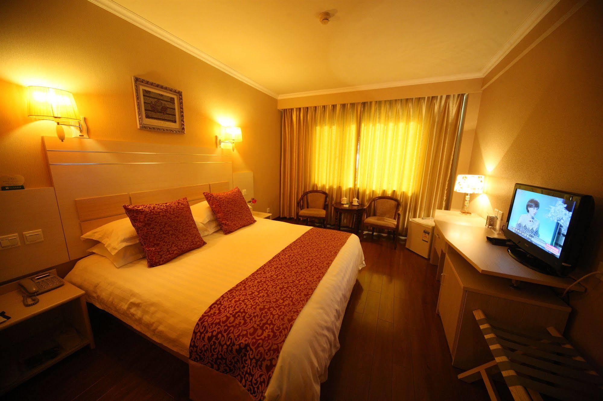 Overseas Chinese International Hotel Циндао Екстериор снимка