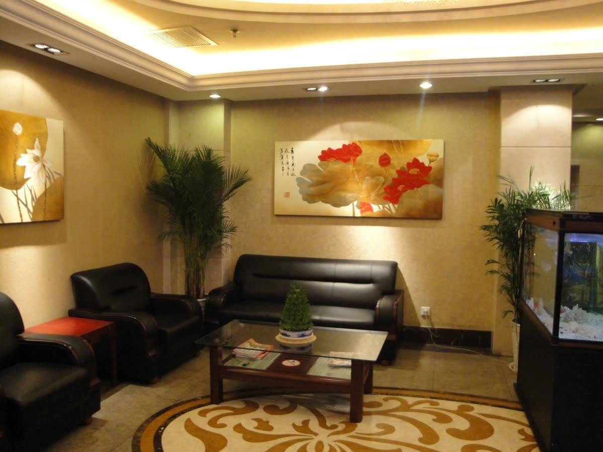 Overseas Chinese International Hotel Циндао Екстериор снимка